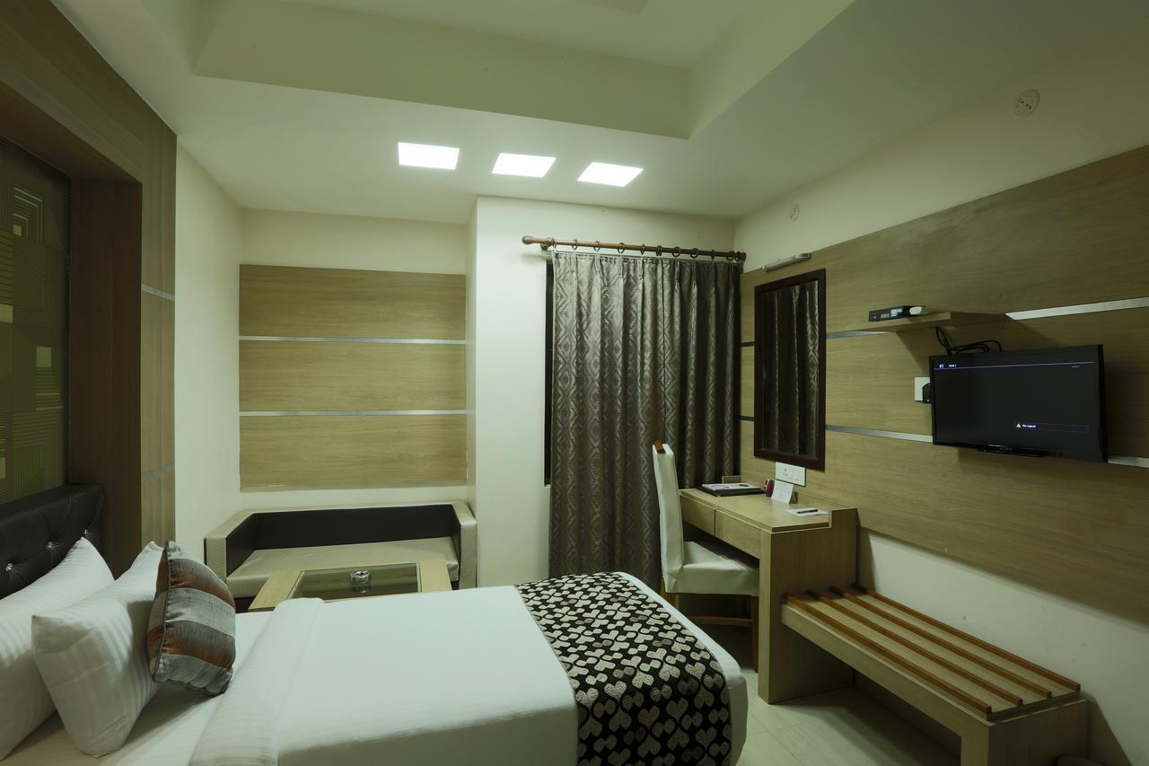 Hotel Sj International グワーハーティー エクステリア 写真